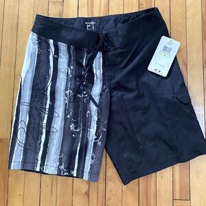 Oakley Women’s Boardshort, Size 4, Black, NWT